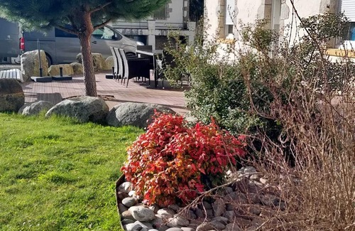 Montsalvy House | Homerez - Spacious house in Montsalvy with large garden and terrace