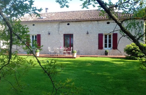 Eymet House | Homerez - Spacious house for 6 ppl. with terrace at Eymet