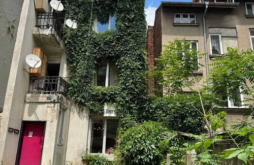 Sofia City Center House | Homerez - Spacious House in Central Sofia with Garden