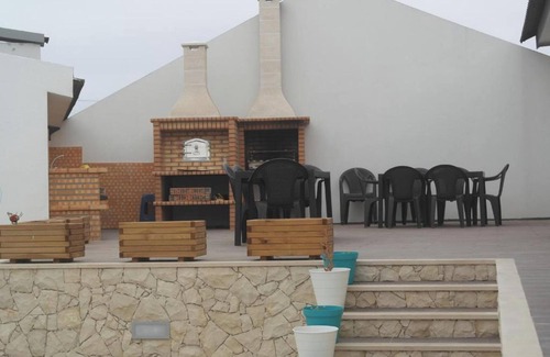 Atalaia House | Homerez - Spacious House in Atalaia with Shared Pool