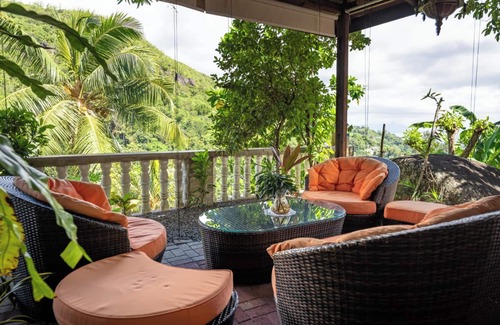 Glacis House | Homerez - Spacious House with Shared Pool in Machabee