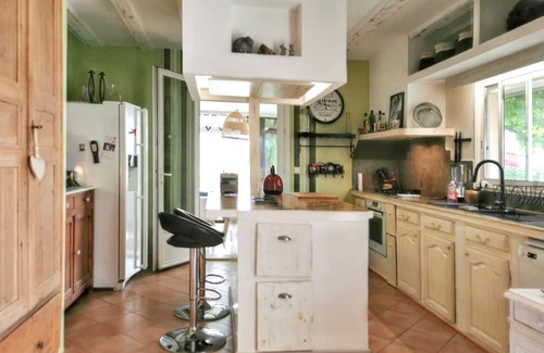 Sorgues du Comtat Villa | Homerez - Spacious villa with private pool in Bédarrides + 220 m² + Near Avignon