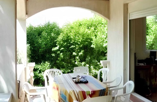 Aimargues Villa | Homerez - Spacious Villa in Aimargues with Private Pool