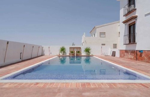 La Zubia Villa | Homerez - Spacious Villa in Granada with Private Pool and Jacuzzi
