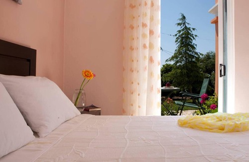 Evgiros Villa | Homerez - Spacious villa 2 km away from the beach for 6 ppl. with swimming-pool