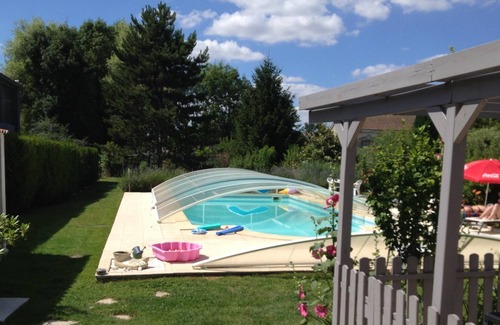 Saint-Jean-d'Angely Apartment | Homerez - Studio for 3 ppl. with swimming-pool and garden at Saint-Jean-d'Angély