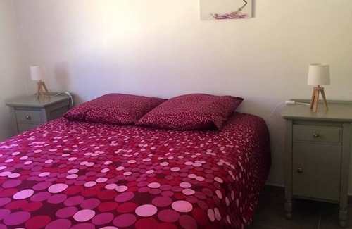 Biver Villa | Homerez - Villa for 6 ppl. with swimming-pool, garden and terrace at Gardanne