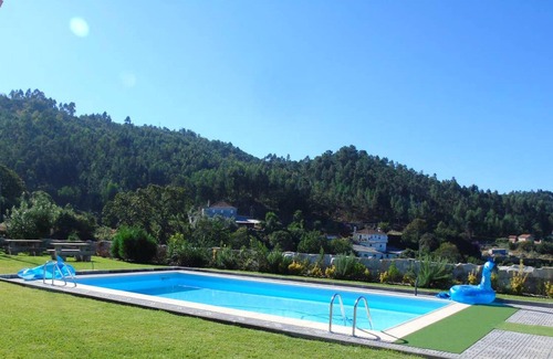 Parameira Villa | Homerez - Villa for 12 ppl. with swimming-pool, garden and terrace at Fermedo