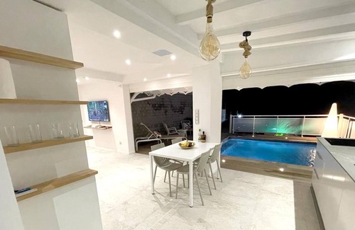 Le Francois Villa | Homerez - Villa for 2 ppl. with swimming-pool and sea view at Le François
