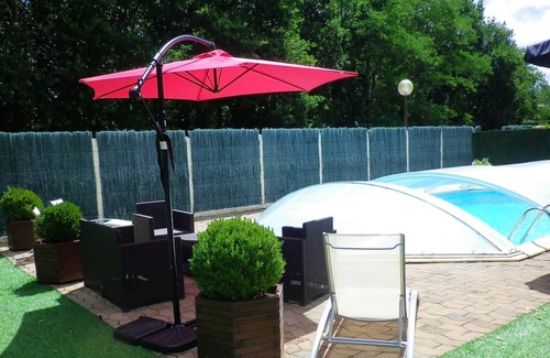 Escource Villa | Homerez - Villa for 8 ppl. with swimming-pool, garden and terrace at Escource