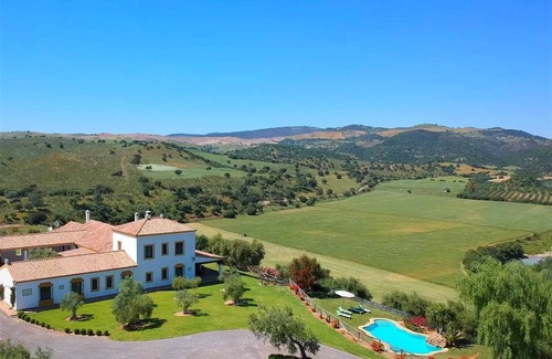 Puerto Serrano Villa | Homerez - Villa in Puerto Serrano