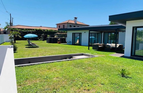 Viana do Castelo House | Homerez - Villa with private pool in Neiva