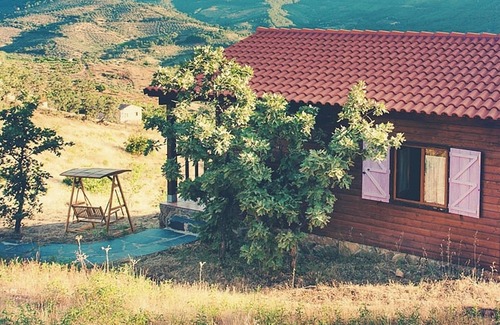 Canamero House | Homerez - Welcoming house with mountain view in Cañamero