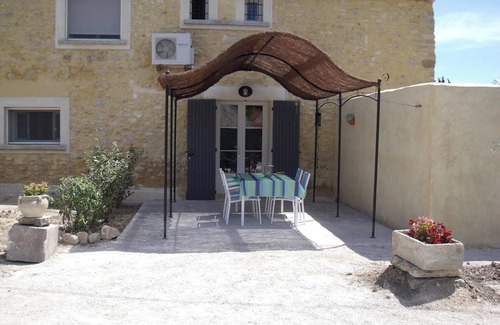 Monteux House | Homerez - Welcoming House in Monteux with Shared Pool