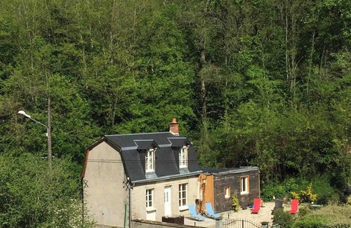 Blere House | Homerez - Welcoming House in Bléré with Fireplace and Terrace