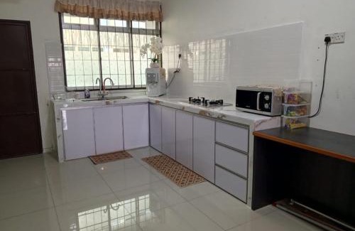 Kampung Tanjong Bendahara House | Homestay Alor Setar - VILLA FARAH