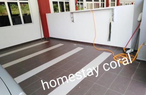 Si Rusa House | Homestay Coral TC8 (Muslim)