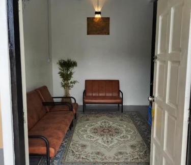 Hutan Melintang House | Homestay Embah Ros & Embah Lek