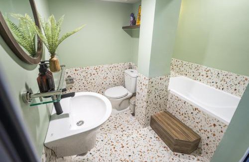 Trang Tien Apartment | Homestay Hoan Kiem 2BR w/bathtub