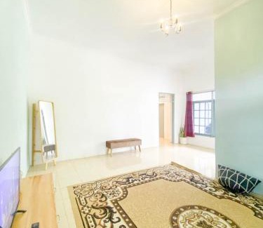 Ngemplak Villa | Homestay Kamar Tamu Selomartani 3
