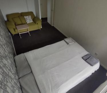 Cleedownton House | Homestay near a station and park