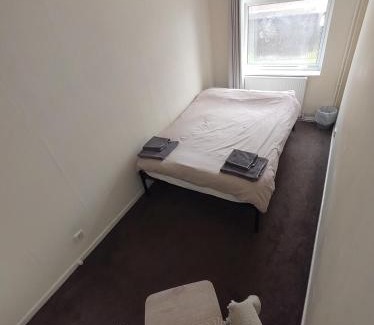 Cleedownton House | Homestay near a station and park