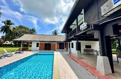 Si Rusa Villa | Homestay The Wooden Port Dickson