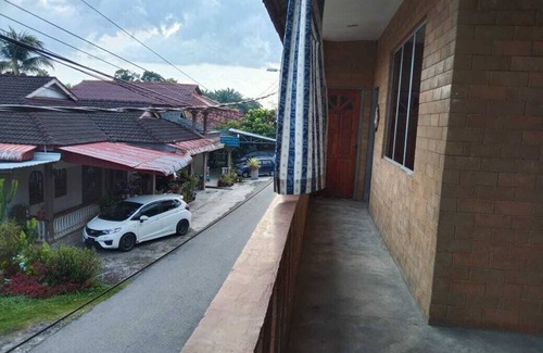 Parit Raja House | Homestay with open concept living room