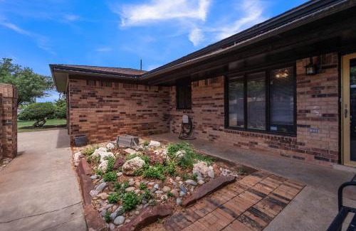 Lubbock House | Homestead House - In Shadow Hills Golf Course Division Home