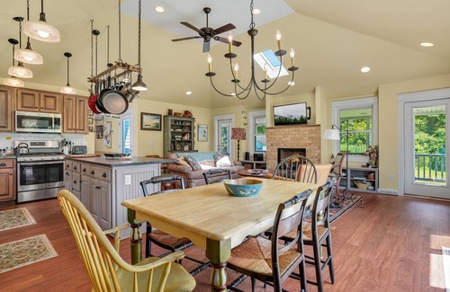 Chincoteague Hotel | Homestead - Located on Main St. w/outdoor shower!