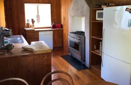 Te Tii House | Homestead with Charm - on coastal farm by the sea