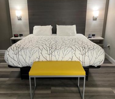 Belle Plaine Hotel | HomeTown Inn and Suites Belle Plaine