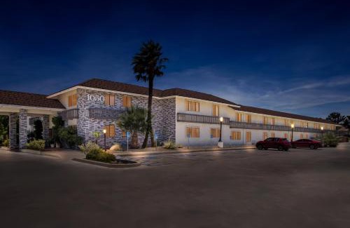 Ridgecrest Hotel | HomeTowne Studios by Red Roof Ridgecrest