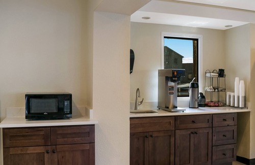 Reamstown Hotel | HomeTowne Studios by Red Roof Denver, PA