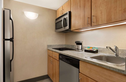 Spruce Hill Hotel | Homewood Suites by Hilton University City