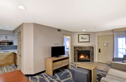 Windsor Locks Hotel | Homewood Suites by Hilton Windsor Locks Hartford