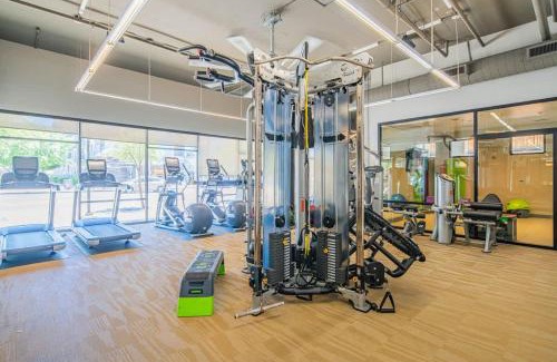 Evans Churchill Apartment | Homey 1BD - DT PHX - Parking, Gym, Pool - Sleeps 6