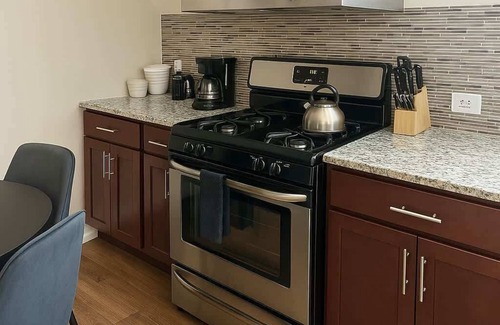 Chicago Apartment | Homey 2BR Apt w/Parking
