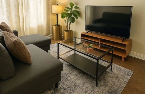Chicago Apartment | Homey 2BR Apt w/Parking
