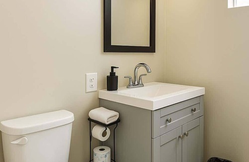Chicago Apartment | Homey 2BR Apt w/Parking