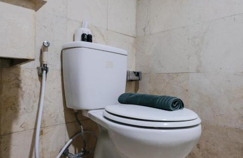 Braga Apartment | Homey and Cozy 1BR Apartment at Braga City Walk By Travelio