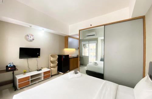 Duren Sawit Apartment | Homey and Cozy Stay Studio Gateway Park LRT City Jatibening Apartment By Travelio