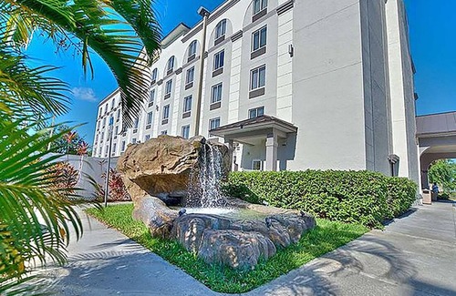 Orlando Hotel | Homey Retreat with Pool - Perfect for Disney Visits | Four Family Ready Rooms