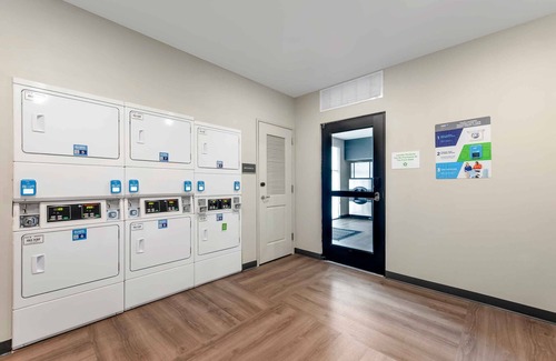 Asheville House | Homey Stay Experience with Fully Equipped Kitchens & Laundry Facility - Off I-240