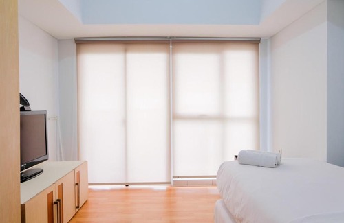 Pagedangan Apartment | Homey Studio Room at Casa De Parco Apartment By Travelio