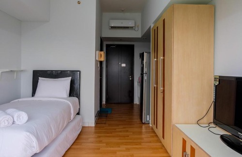 Pagedangan Apartment | Homey Studio Room at Casa De Parco Apartment By Travelio