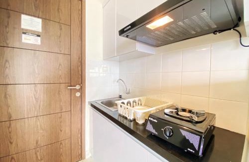 Cileunyi Apartment | Homey Studio Room at Harvard Jatinangor Apartment By Travelio