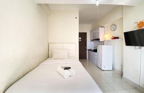 Cileunyi Apartment | Homey Studio Room at Harvard Jatinangor Apartment By Travelio