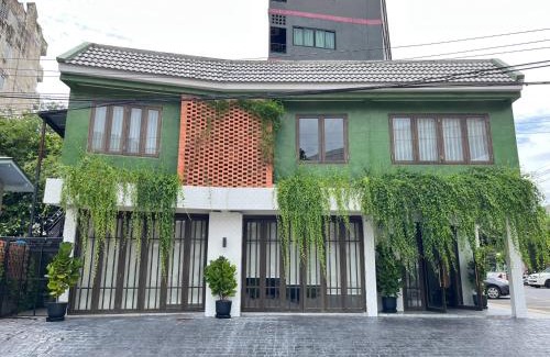 Talat Khwan Hostel | Homie Non - โฮมมี่ นนท์
