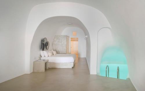 Firostefani Apartment | Hommage Suites with Caldera View Hot tub
